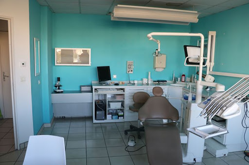 Dr Sandor Lucas Dentiste implant dentaire Montpellier blanchiment parodontologie logo